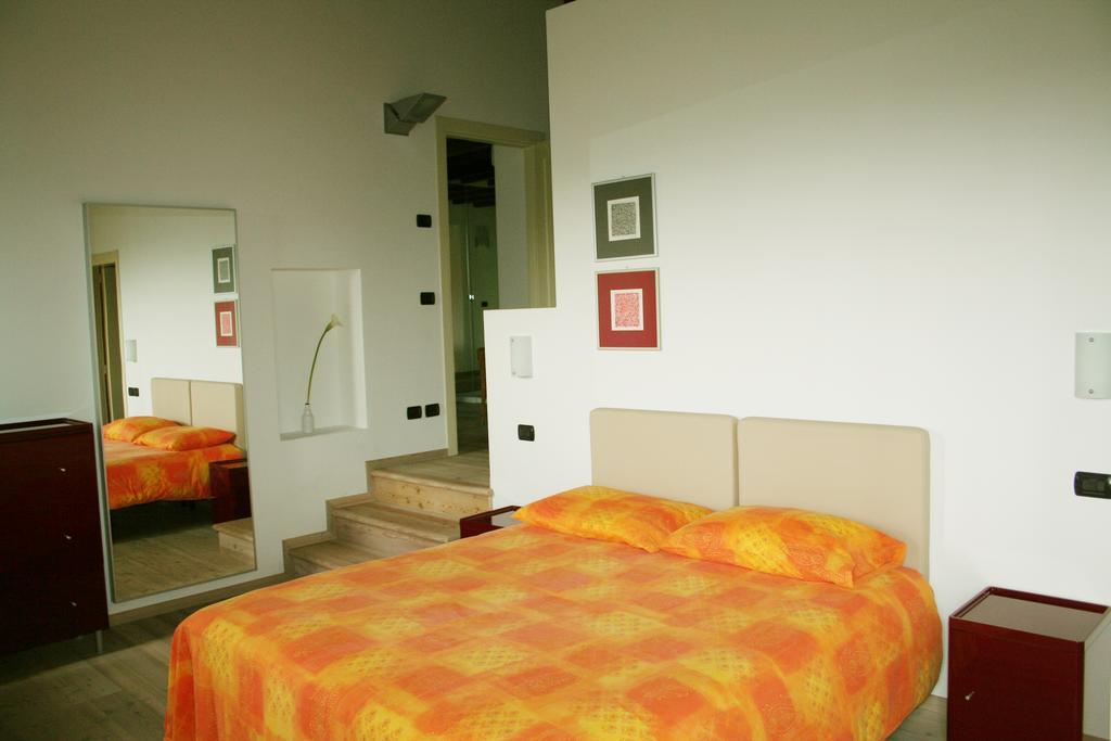 Camera Matrimoniale con Letto Supplementare